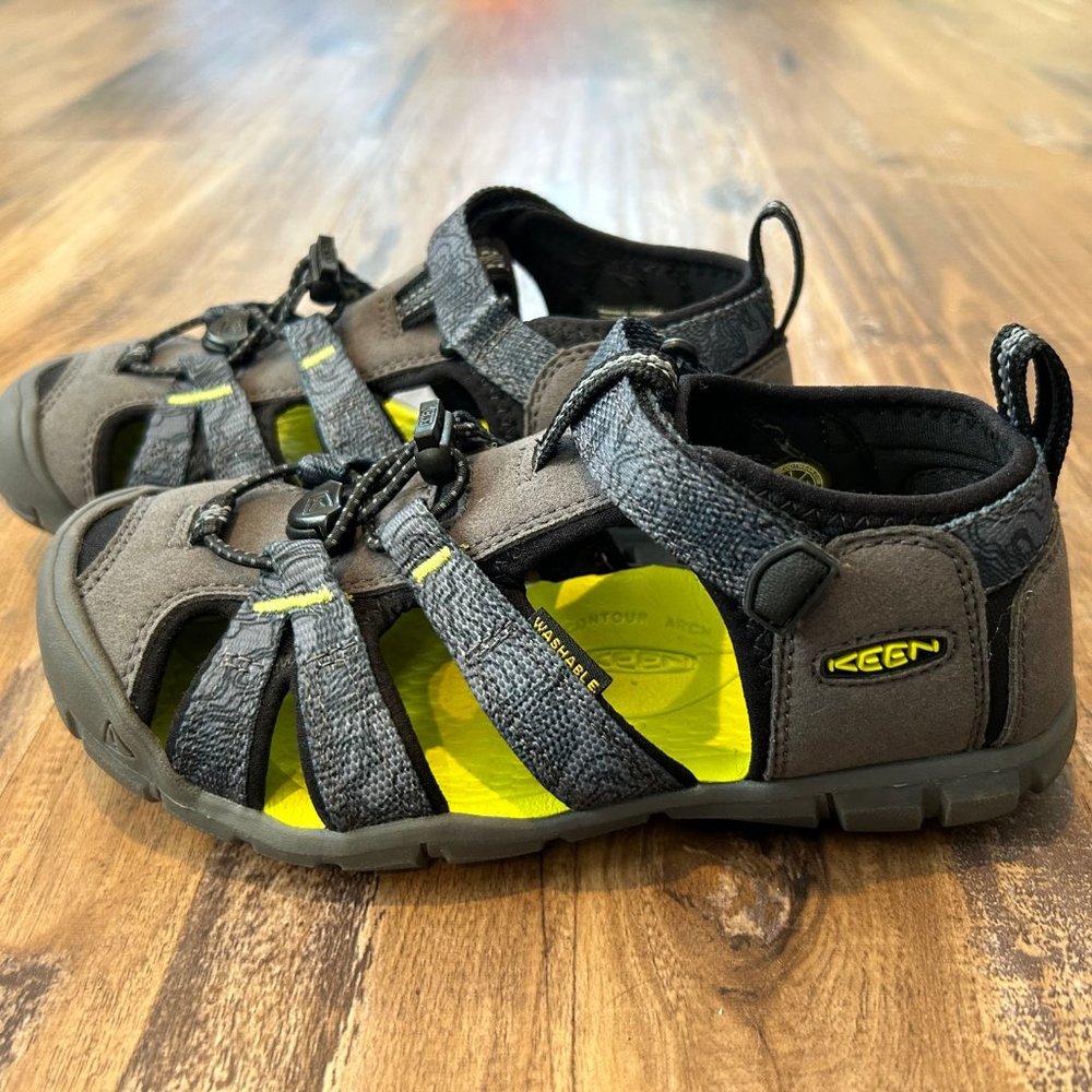 KEEN Boys Size 1 Youth Sandals [BRAND NEW Condition]